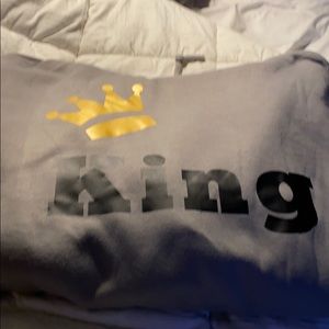 Gray hoodie logo King.